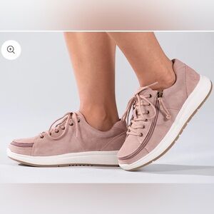 Billy Footwear NWT, size 8 XW.